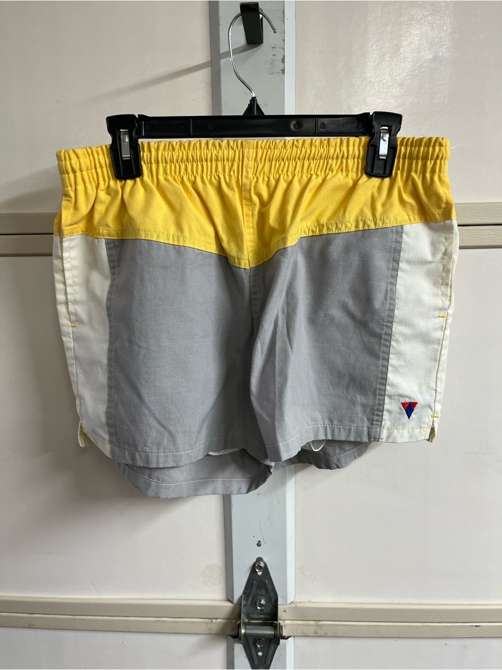 Men's Colorblock Elastic-Waist Shorts - Yellow & Gray with liner Size 36